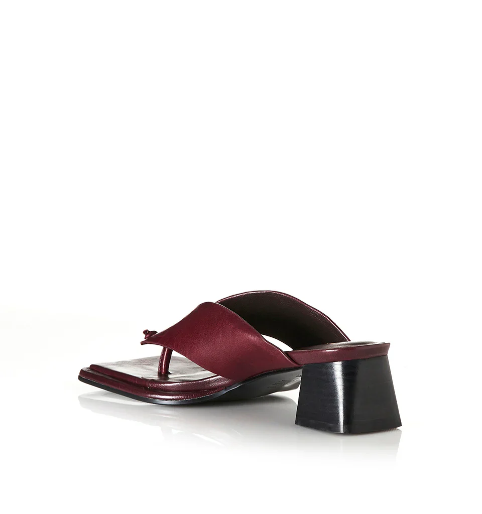 Alina BURGUNDY - Image 5