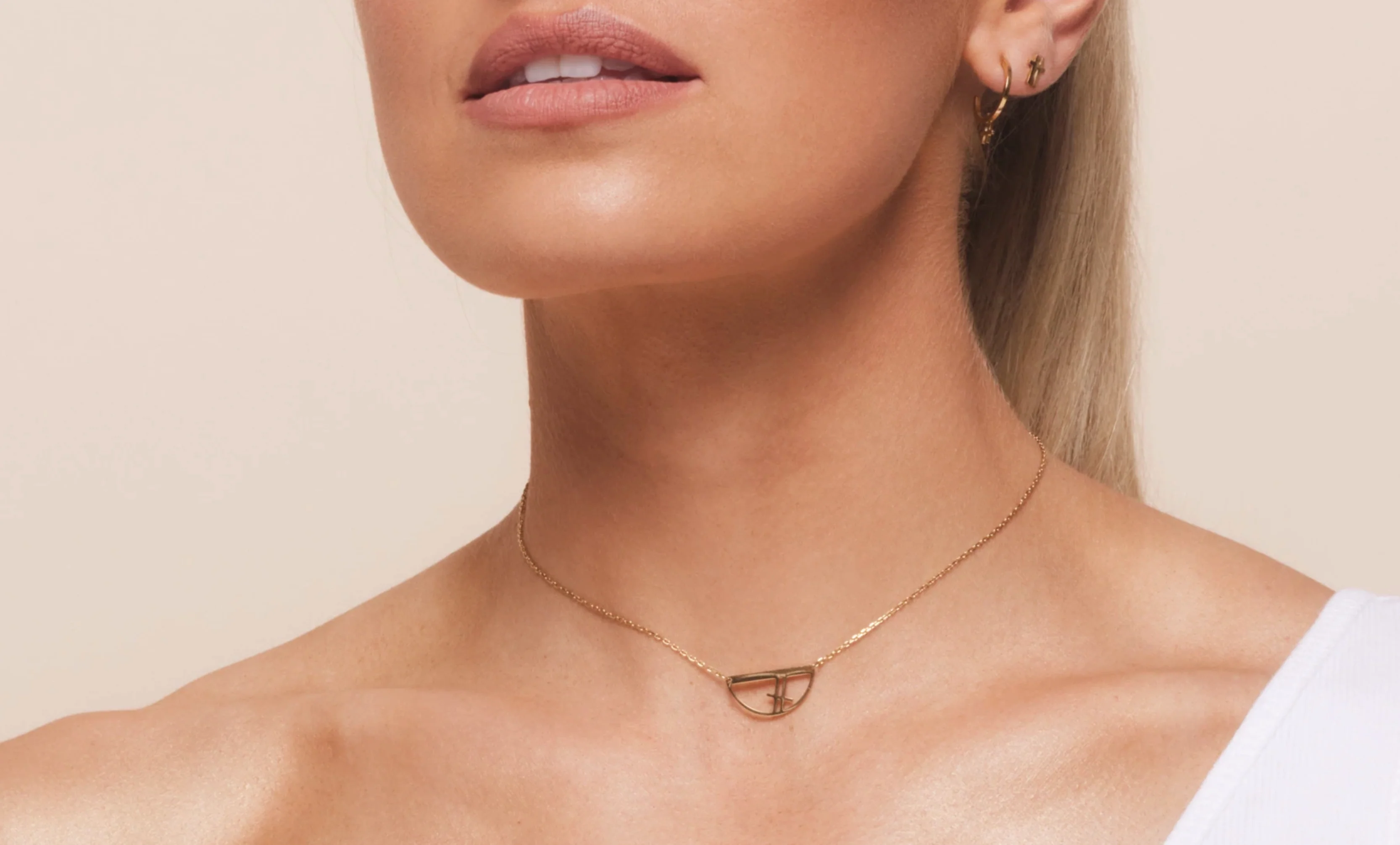 Free Throw Necklace Gold - Image 2