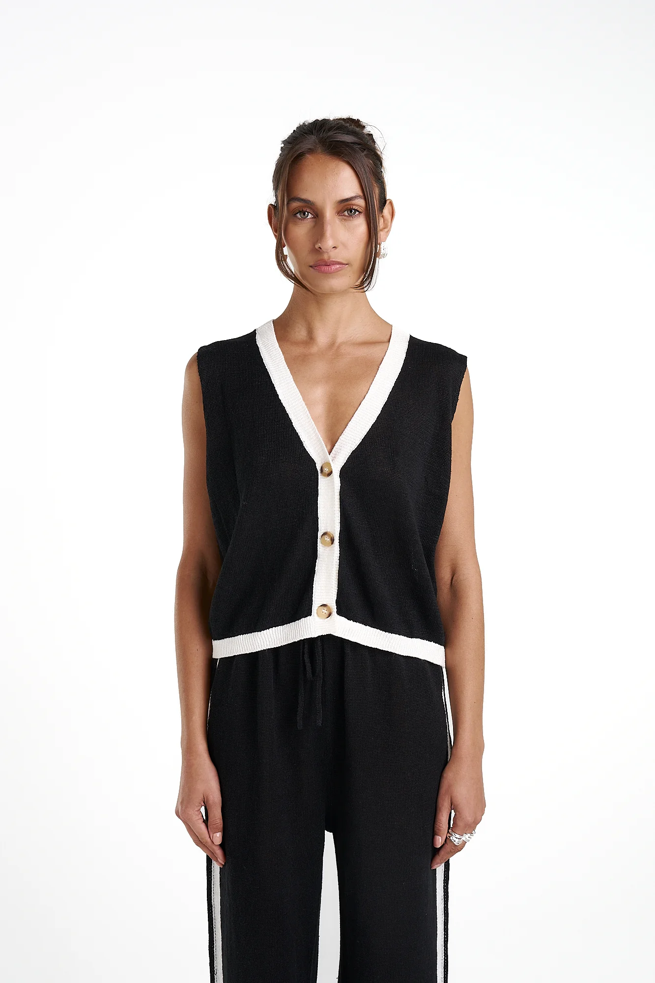 Knit Sleeveless Cardi BLACK/CREAM