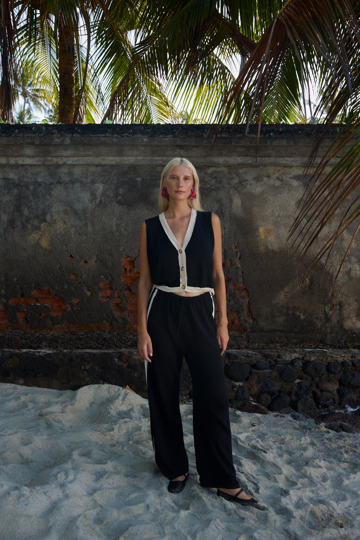 Knit Sleeveless Cardi BLACK/CREAM - Image 2