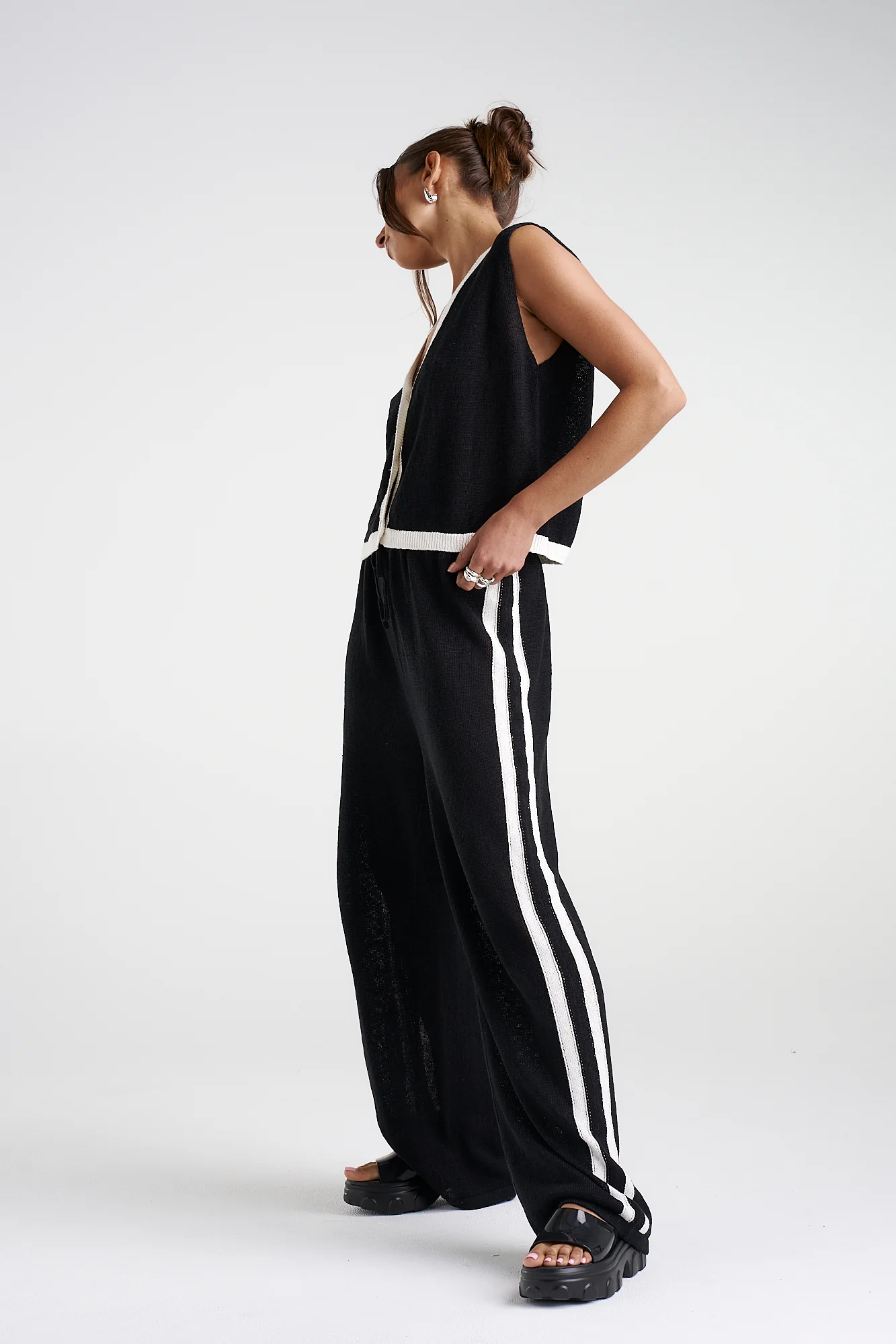 Knit Sleeveless Cardi BLACK/CREAM - Image 6