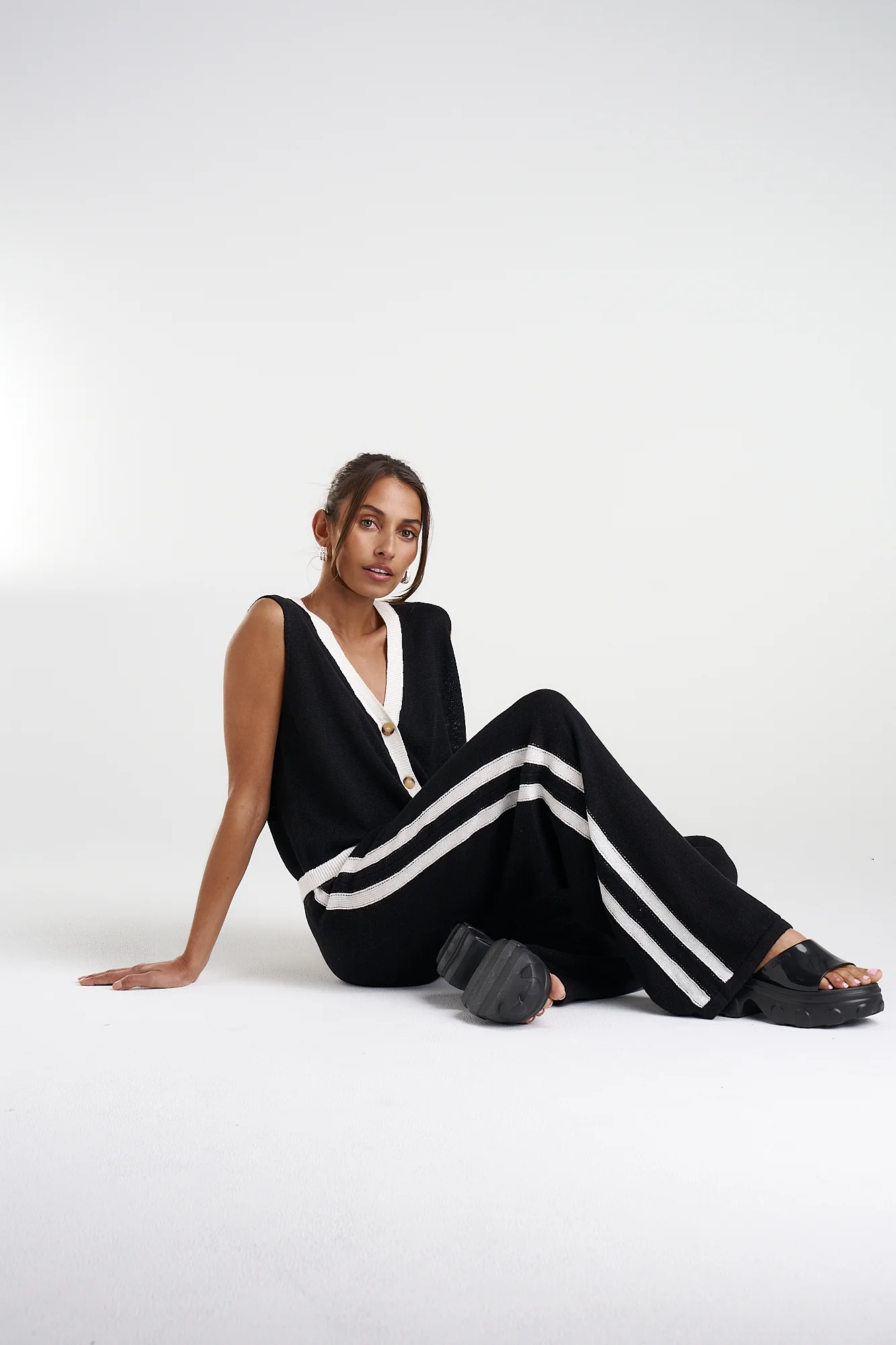 Knit Sleeveless Cardi BLACK/CREAM - Image 8