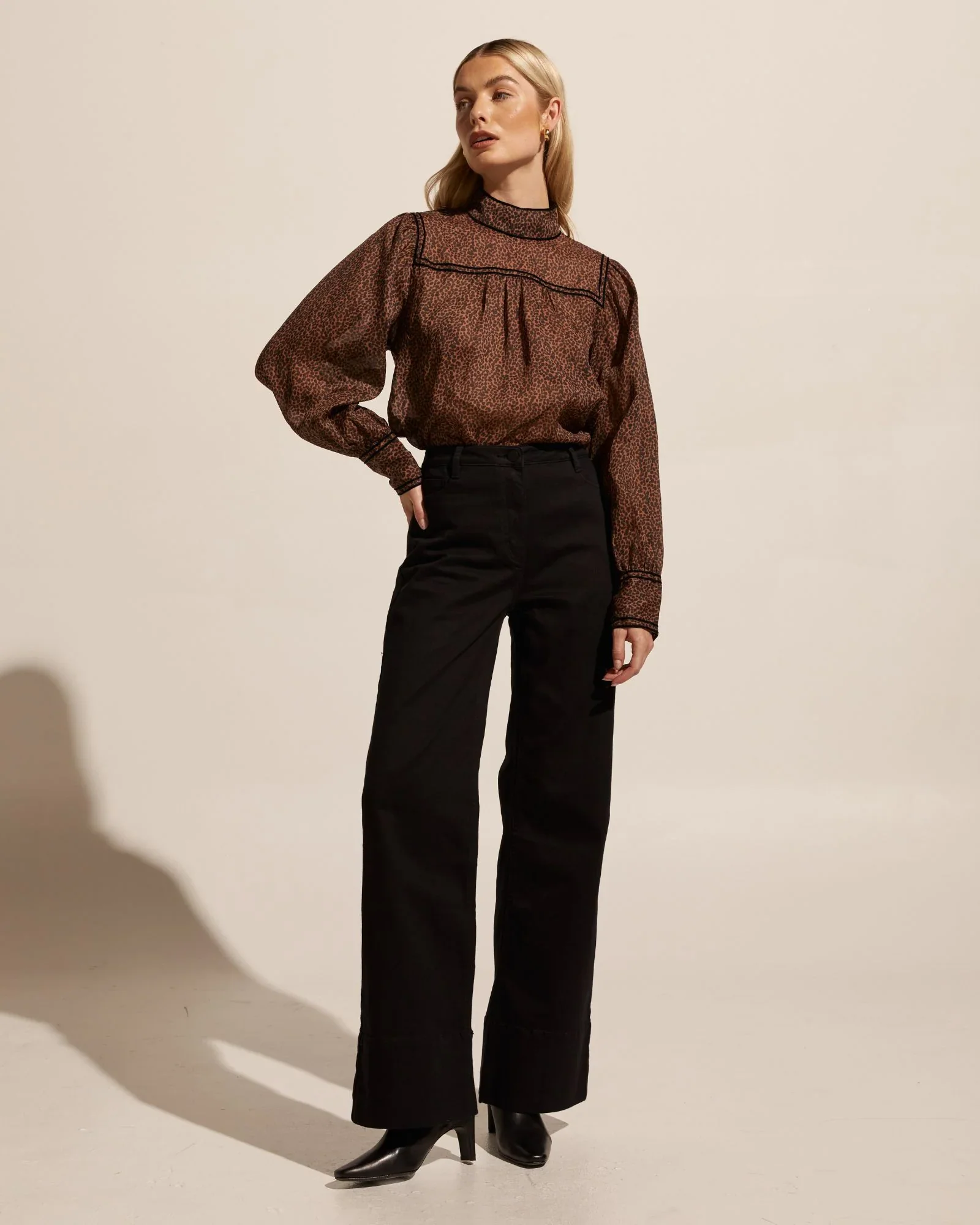 Magnet Jean Black Denim - Image 3