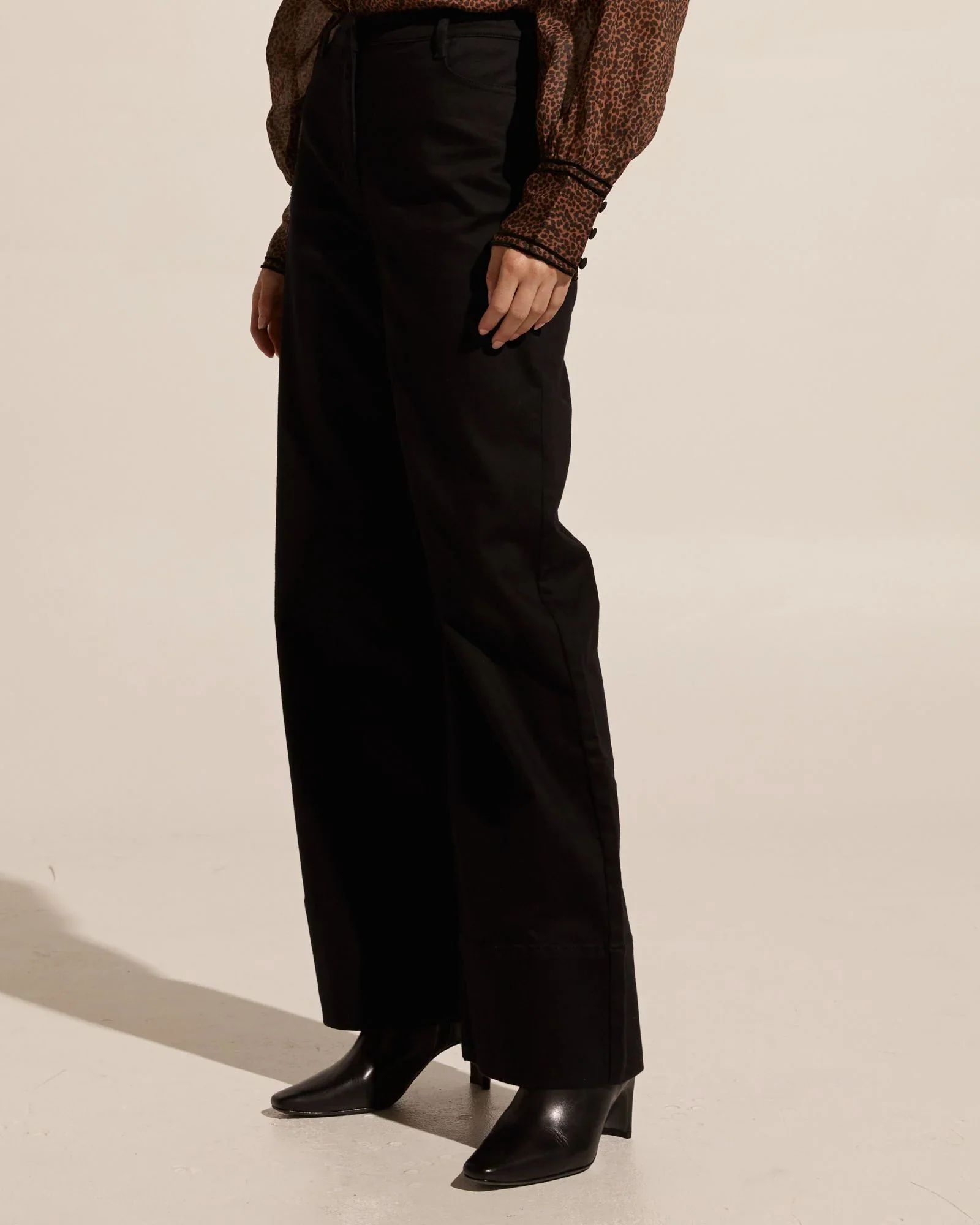 Magnet Jean Black Denim - Image 4
