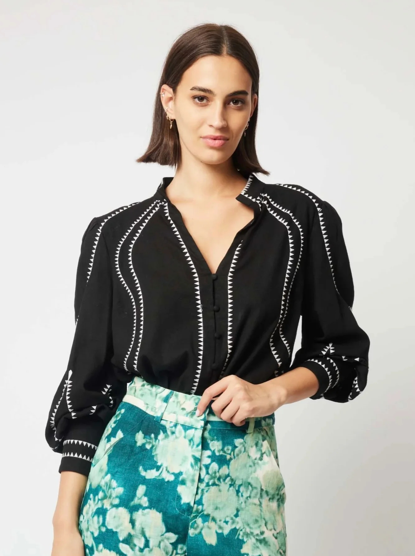 Meridian Embroidered Linen Viscose Shirt In Black