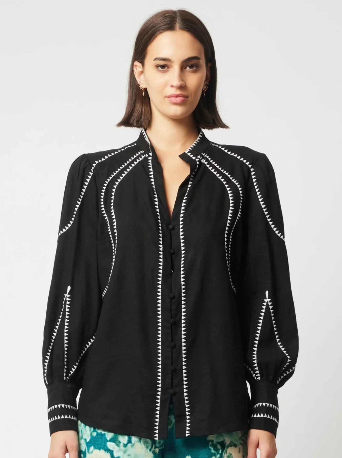 Meridian Embroidered Linen Viscose Shirt In Black - Image 3