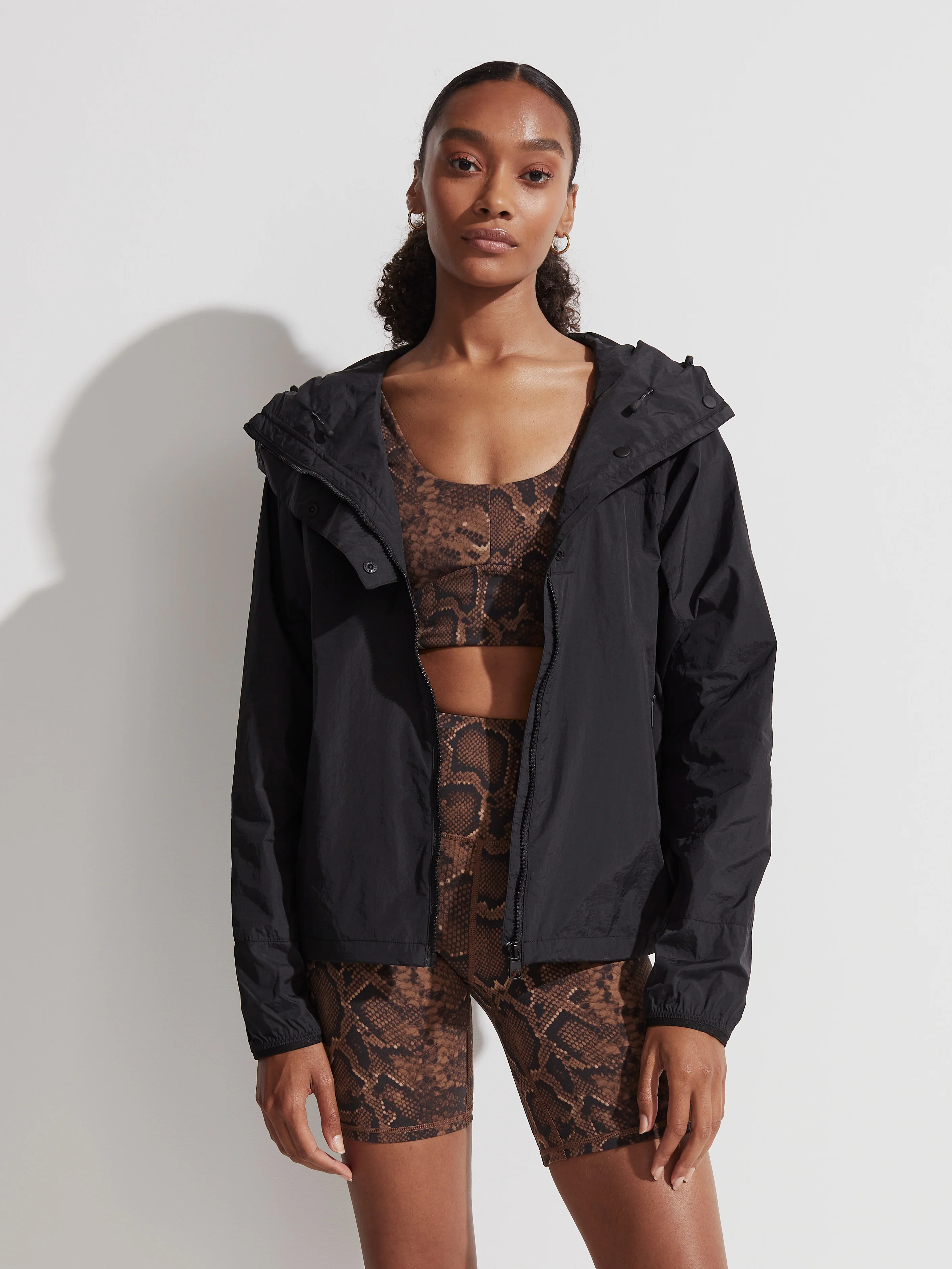 Terrace Windbreaker Black - Image 4